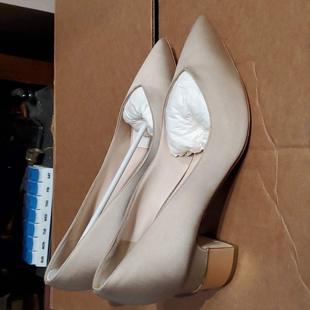 Sz 38 NIB $495 Pollini champagne satin pumps